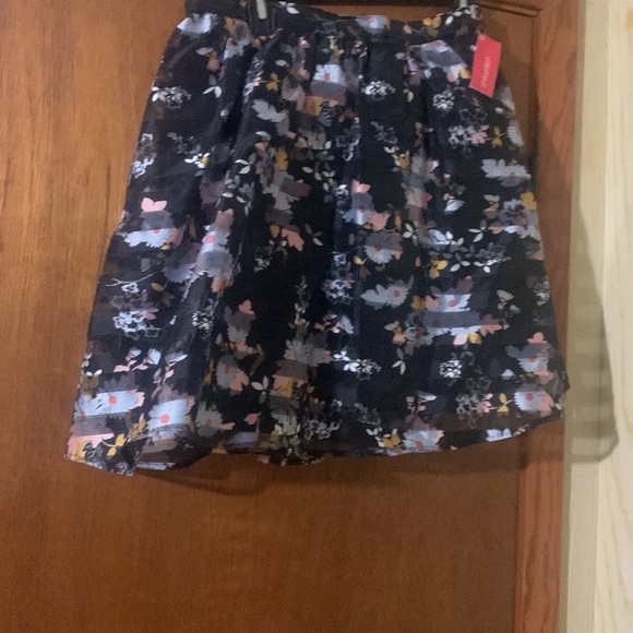 Xhilaration navy floral skirt medium size - Picture 3 of 4